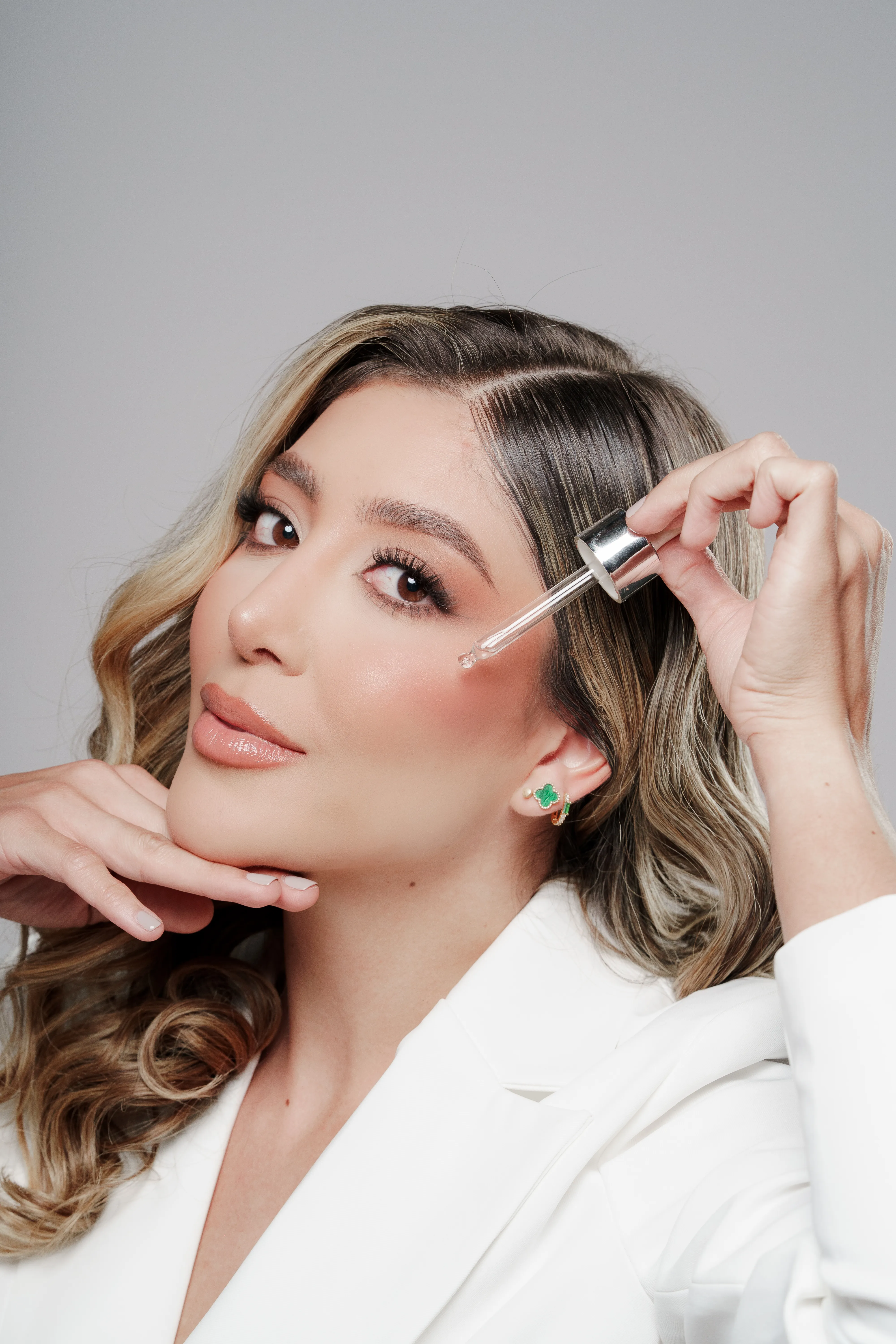Dra. Gabriela Carvajales