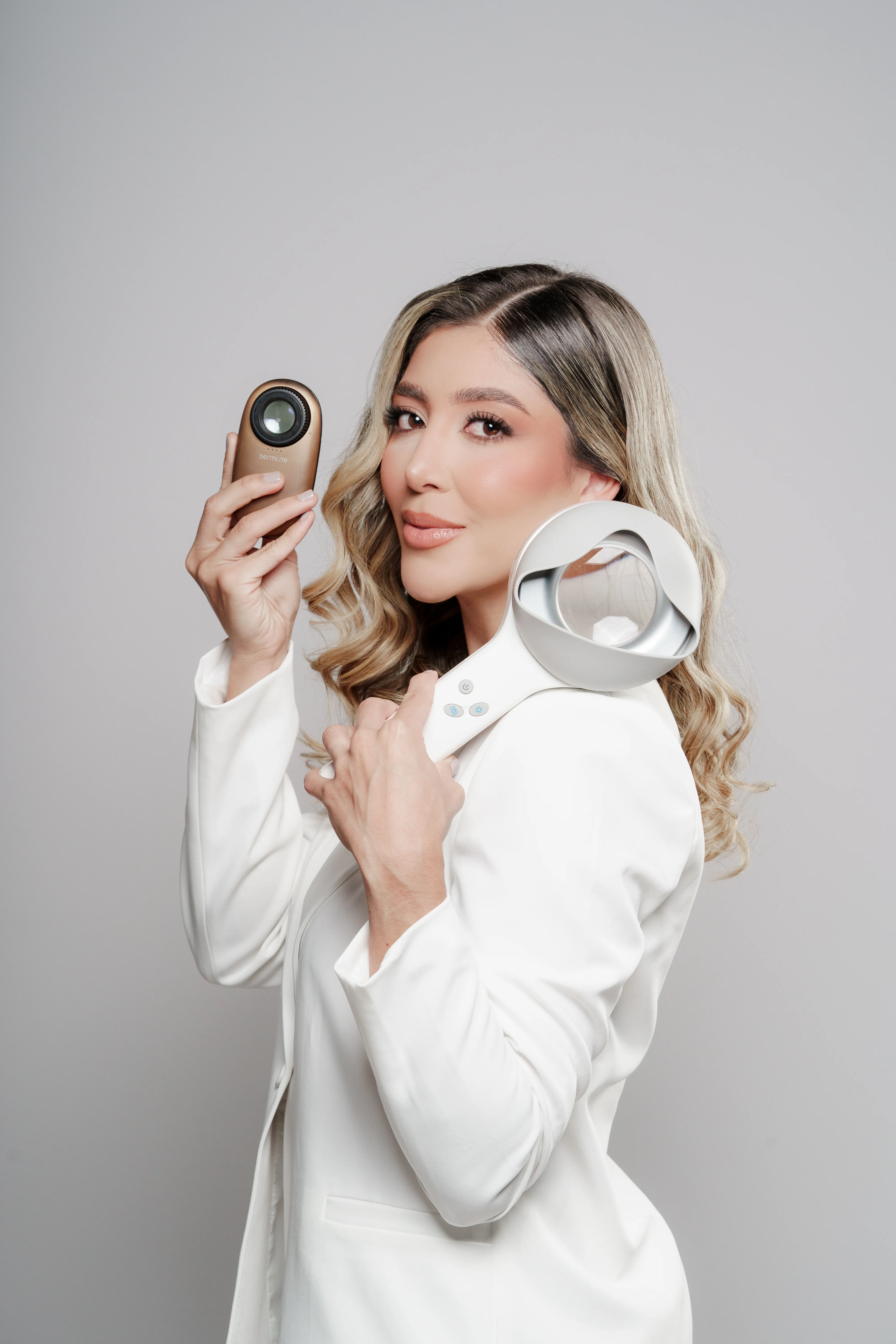 Dra. Gabriela Carvajales